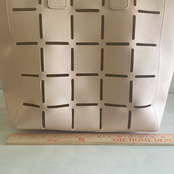 Vince Camuto blush pink large tote double handles cut out design - Picture 10 of 16